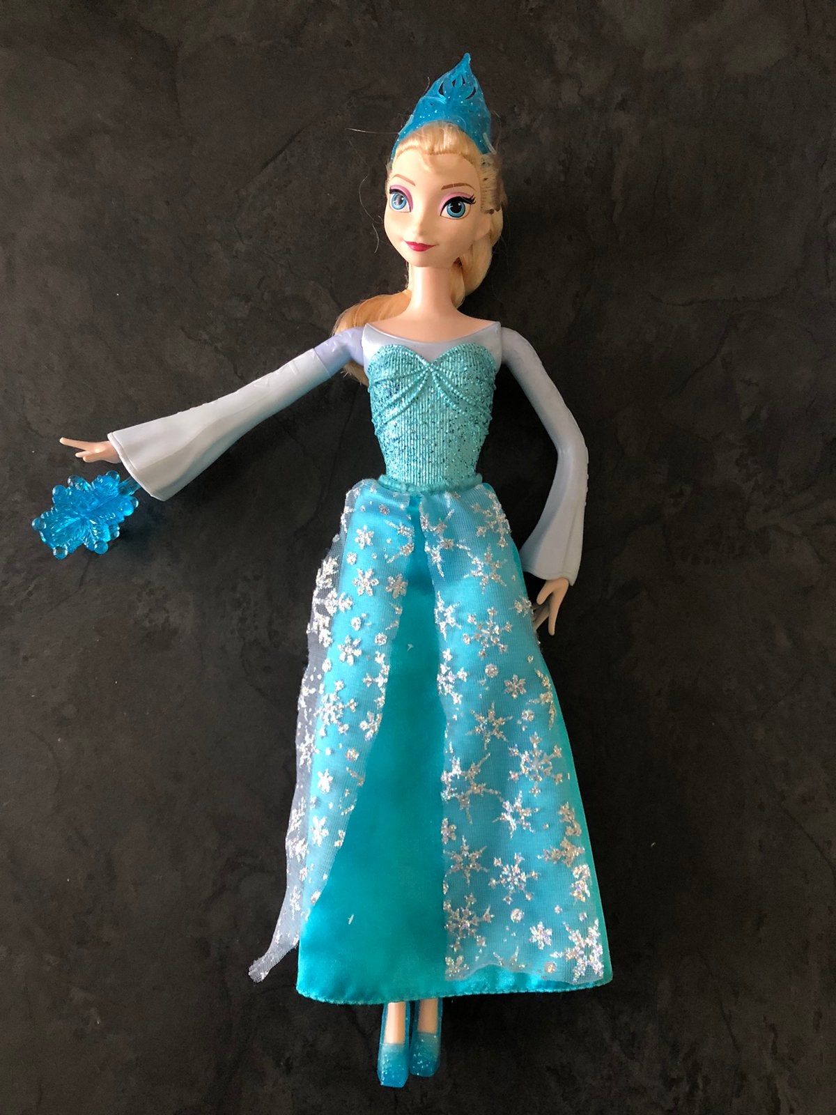 Elsa pop met ijspegel. (L)29 cm x 4,5 cm (schouders), Ophalen, Zo goed als nieuw, Overige typen