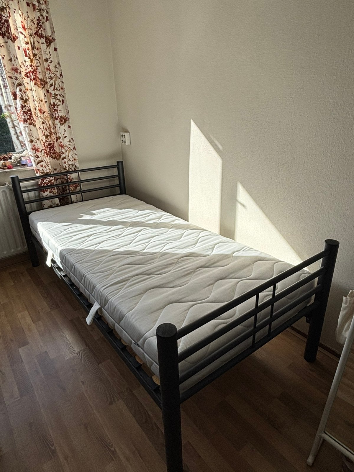 Black metal bed frame 90x200 cm + mattress, 90 cm, Eenpersoons, Zwart, Ophalen of Verzenden