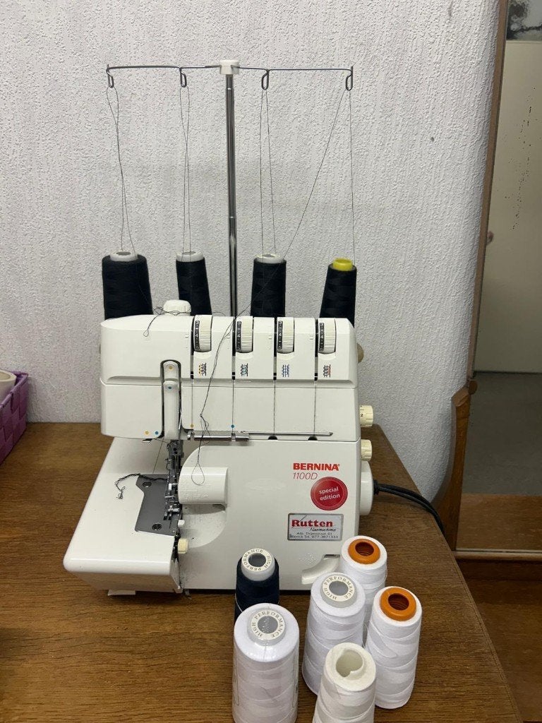 Lockmachine Bernina 1100 D special edition, Ophalen, Zo goed als nieuw, Lockmachine, Bernina