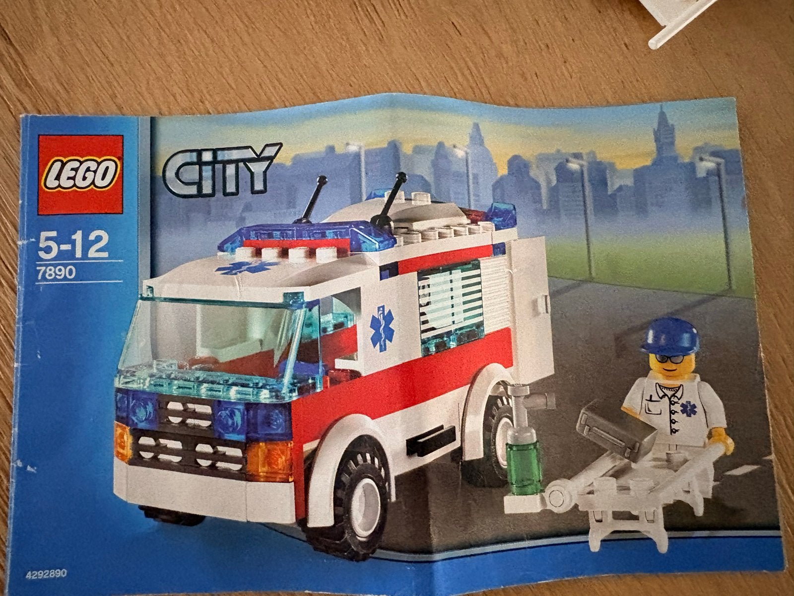 LEGO City Ambulance 7890 met minifiguur en brancard, Ophalen of Verzenden, Gebruikt, Overige merken