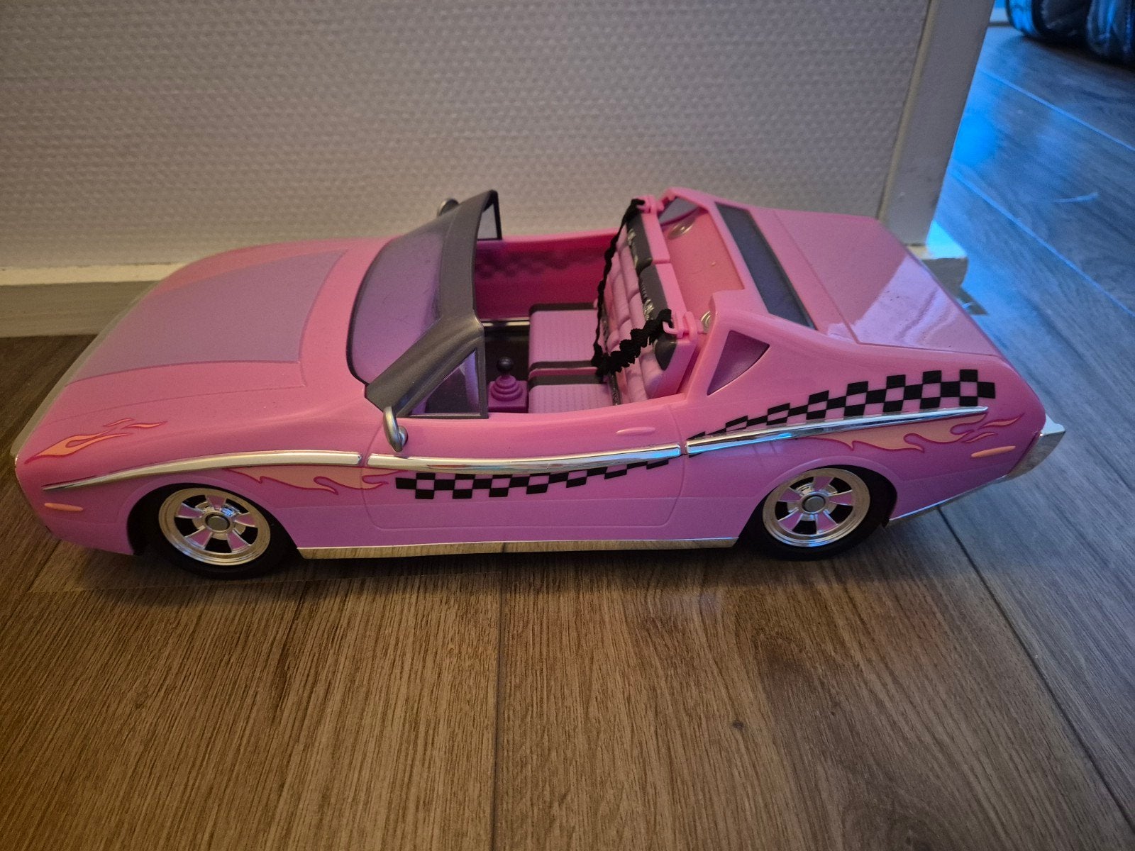 Roze city cruiser/auto van L.O.L Surprise, Ophalen of Verzenden, Zo goed als nieuw, Afstandsbediening
