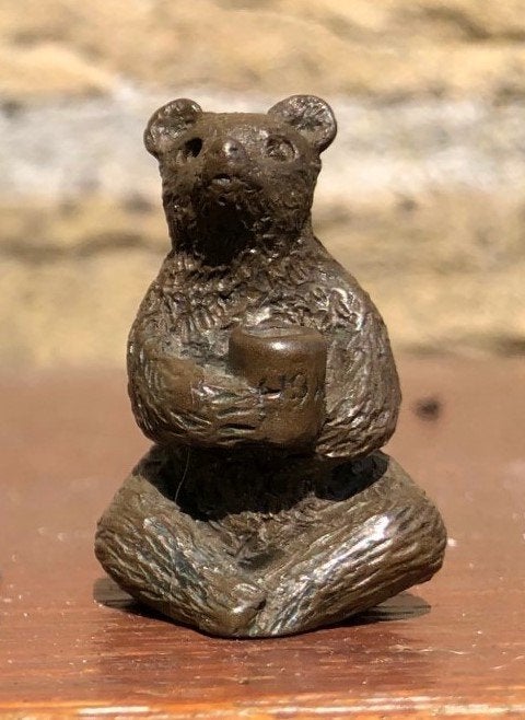 Miniatuur Beeldje Beer met Honingpot 3 cm Brons ?, Ophalen of Verzenden, Gebruikt, Beeldje of Figuurtje