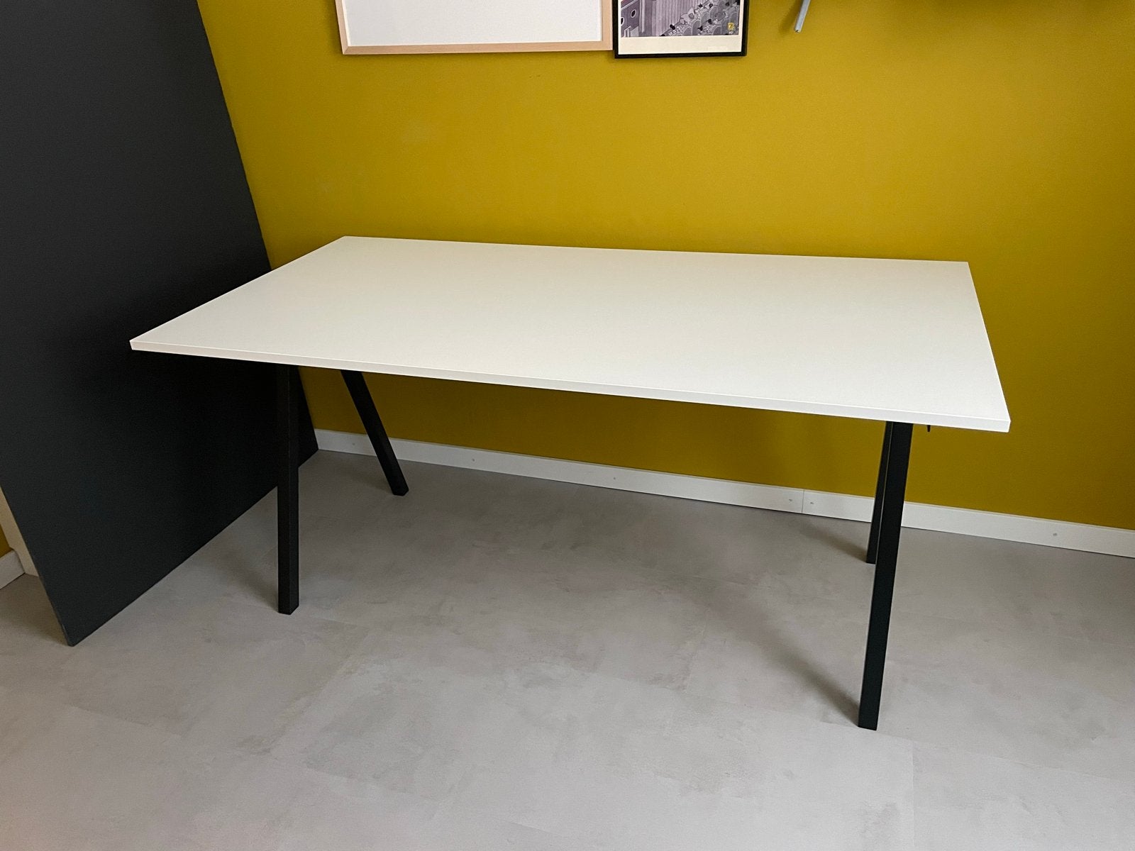 Stevig IKEA bureau (TROTTON) 160x80 cm - niet meer in collec, Ophalen, Gebruikt, Spaanplaat of MDF, IKEA
