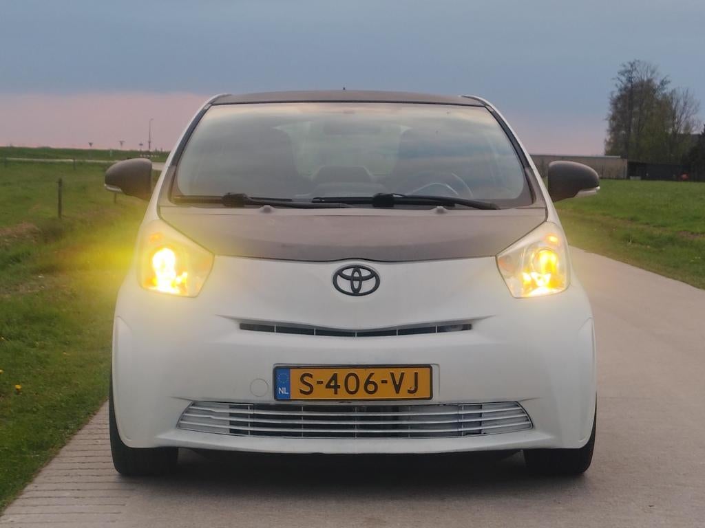 Toyota IQ 1.0 2009 Wit, Auto's, Toyota, 4 stoelen, Handgeschakeld, 3 cilinders, Geïmporteerd