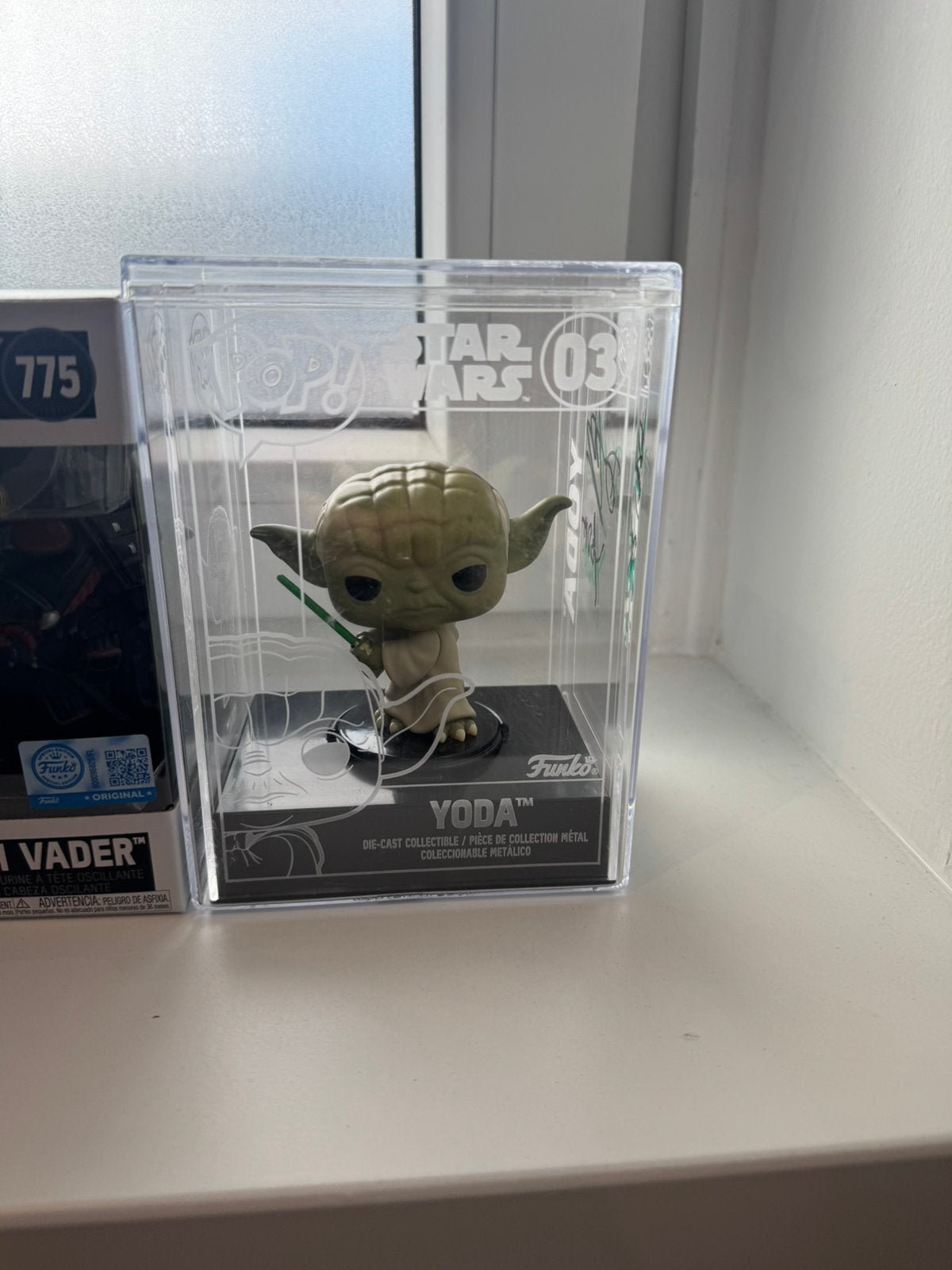 Funko Pop | Yoda signed by Deep Roy, Ophalen of Verzenden, Zo goed als nieuw, Actiefiguurtje