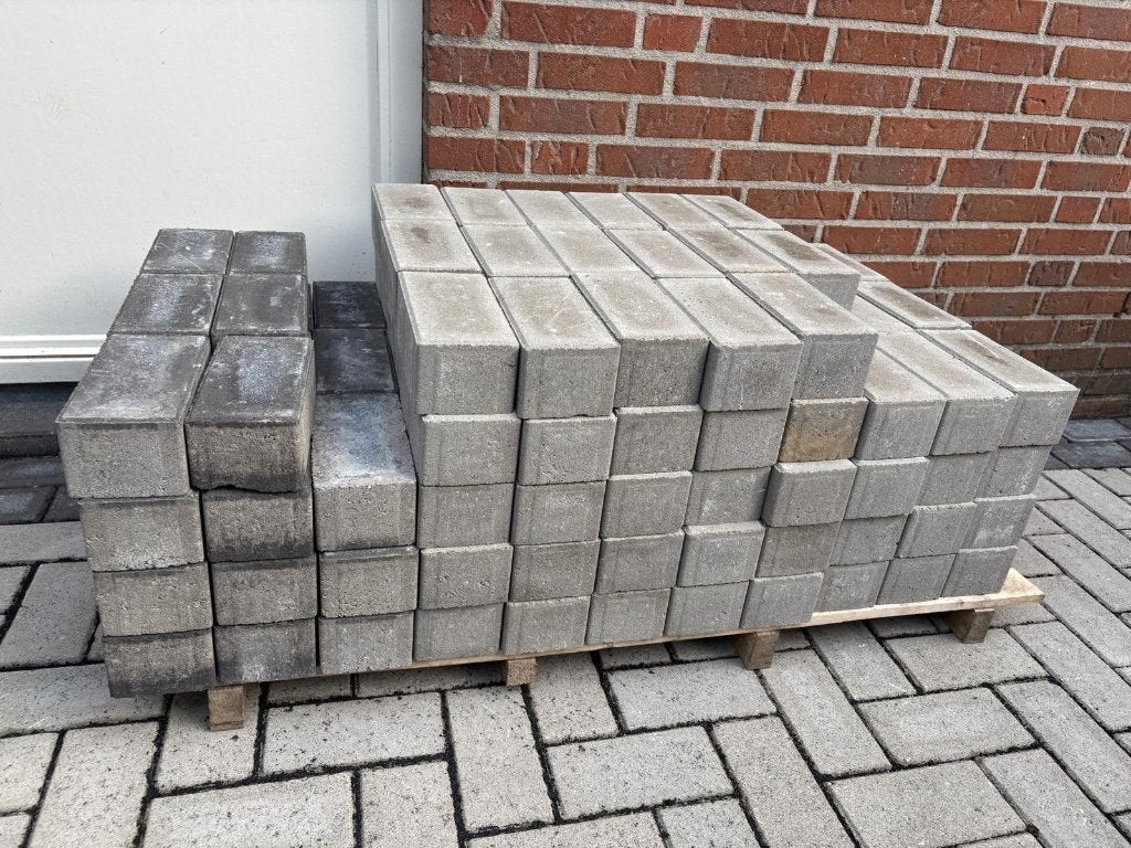 Betonklinkers en Stapelstenen tegen elk aannemelijk bod!, Ophalen, Klinkers, Zo goed als nieuw, Minder dan 5 m²