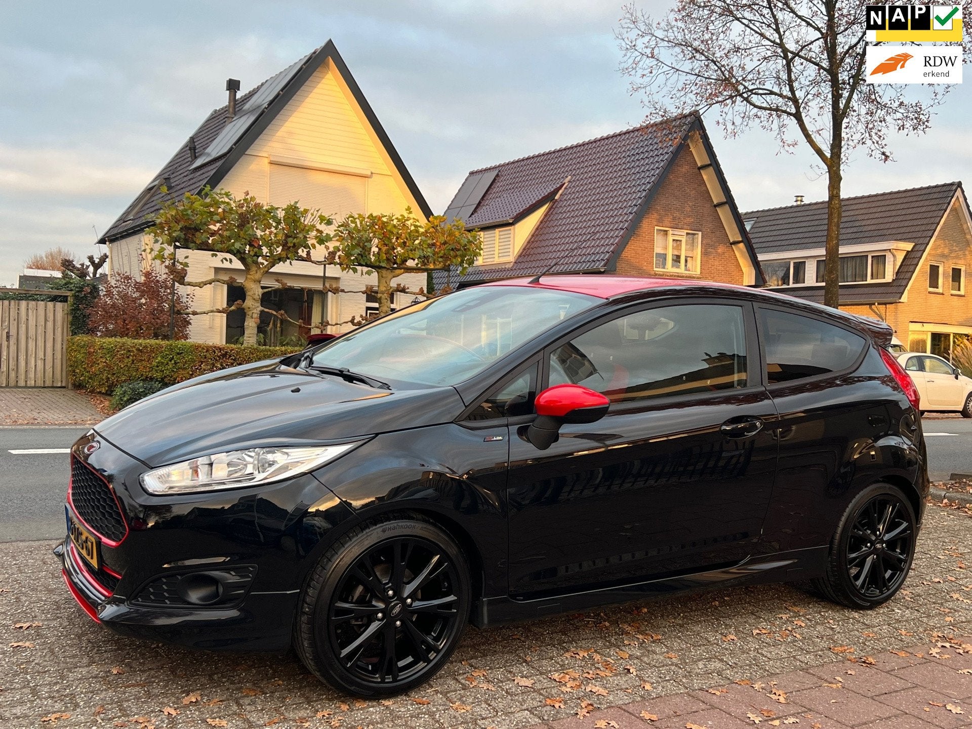 Ford Fiesta Red/Black Edition 99.000 km NAP - APK T/M 01-202, Auto's, Ford, Voorwielaandrijving, Euro 5, Stof, Automatische klimaatregeling