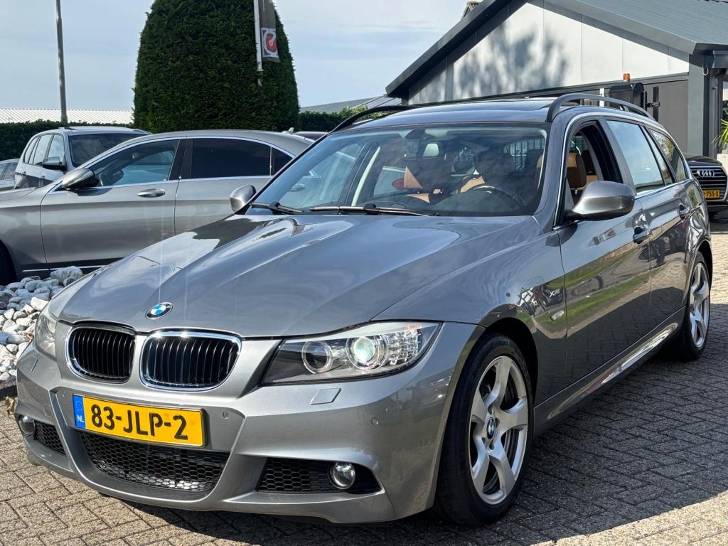 BMW 3 Serie Touring 325xi Aut M-Pakket 2009 Youngtimer Pano, Auto's, Gebruikt, 2996 cc, Vierwielaandrijving, 93 €/maand