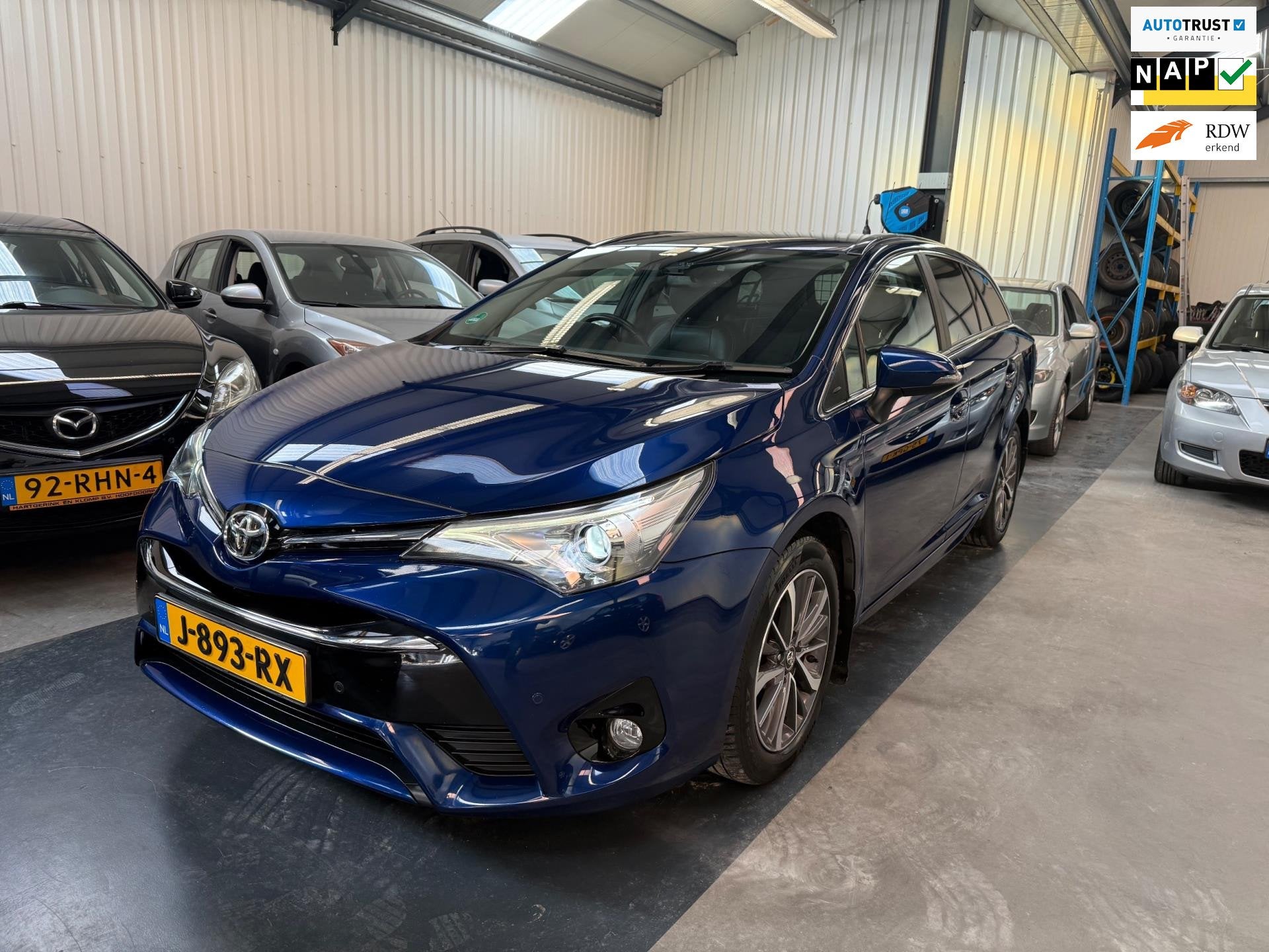 Toyota Avensis Touring Sports 1.8 VVT-i Lease Pro RECHTSGEST, Euro 6, 4 cilinders, Blauw, Leder