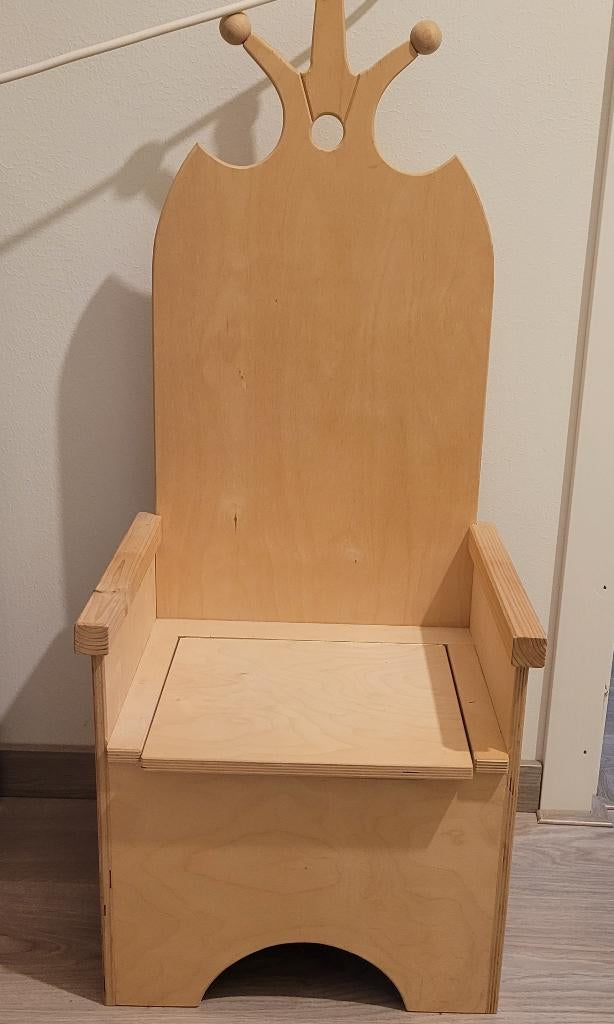 Houten kinderstoeltje prins/prinses., Ophalen, Zo goed als nieuw, Overige typen