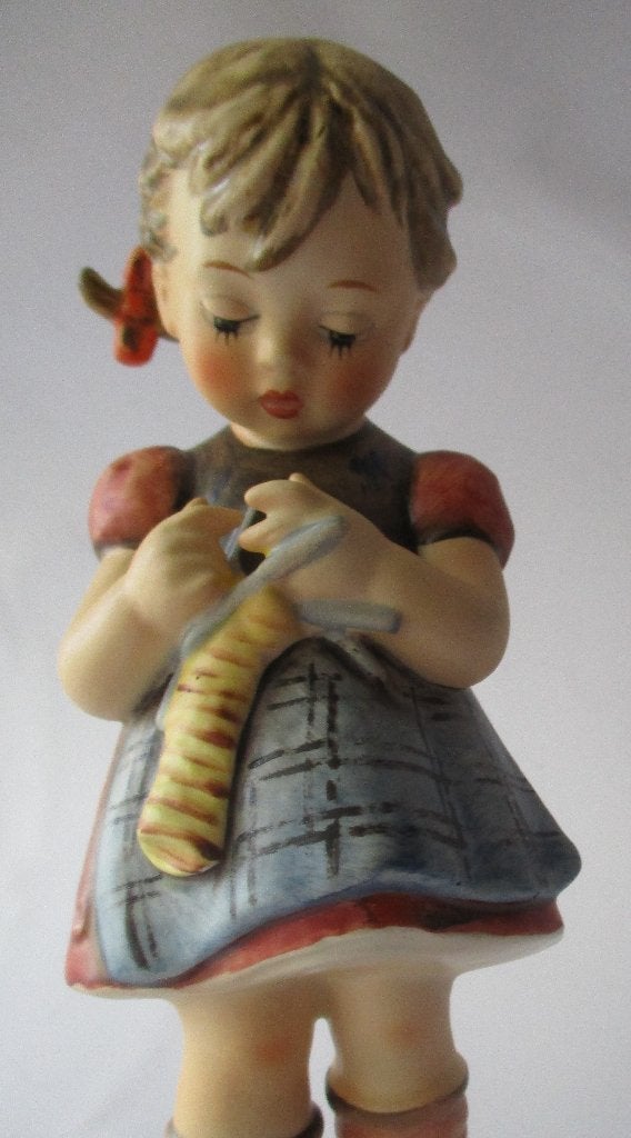 Humm.: 255 -A Stich in Time- Als Nieuw-17cm.-Excellent–TMK-6, Verzenden