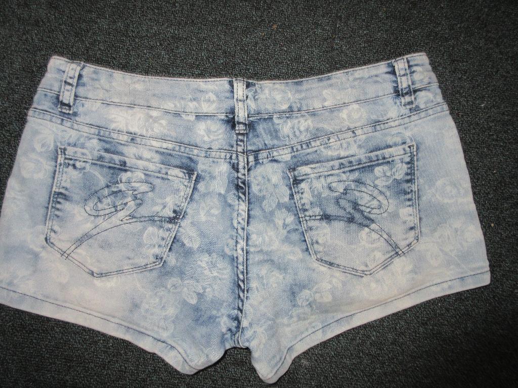 Korte broek merk Giorgia met bloemprint maat 34, Kleding | Dames, Giorgia, Blauw, Ophalen of Verzenden, Zo goed als nieuw