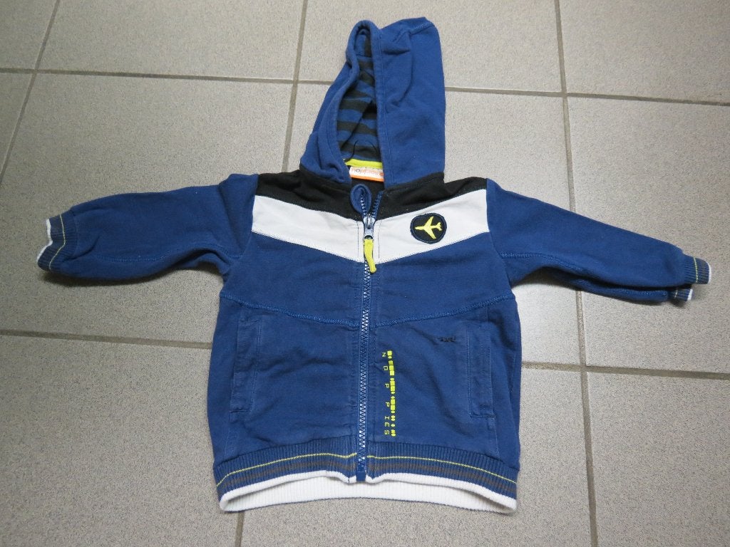 Vest maat 74, Kinderen en Baby's, Babykleding | Maat 74, Truitje of Vestje, Ophalen of Verzenden, Zo goed als nieuw, Jongetje