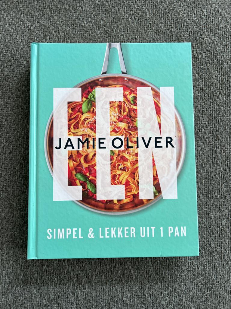 Jamie Oliver: EEN - Simpel & Lekker uit 1 Pan Kookboek, Hoofdgerechten, Ophalen of Verzenden, Zo goed als nieuw, Gezond koken