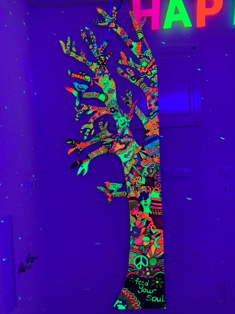 TE HUUR: Unieke UV-reactieve boom wanddecoratie, Ophalen