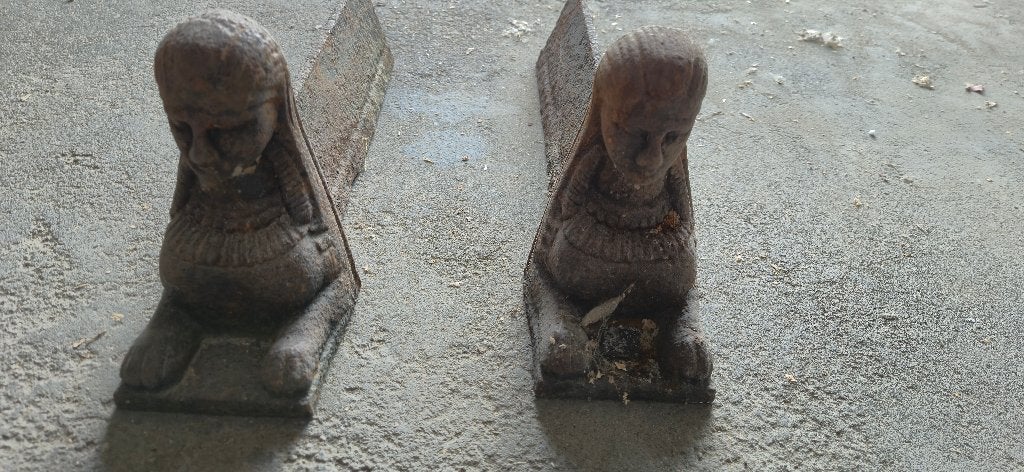 Oude metalen sfinxen, Ophalen