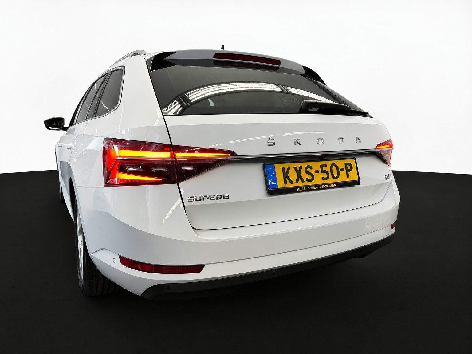 Skoda Superb Combi TSI iV 218PK HYBRIDE DSG STYLE VIRTUAL/CA, Auto's, Gebruikt, Euro 6, 4 cilinders, Wit