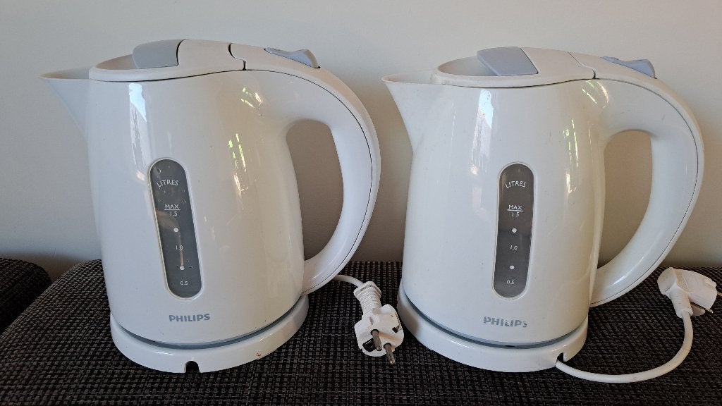 Twee Philips waterkokers - Goede staat, 1 tot 2 liter, Ophalen of Verzenden, Zo goed als nieuw, Draadloos