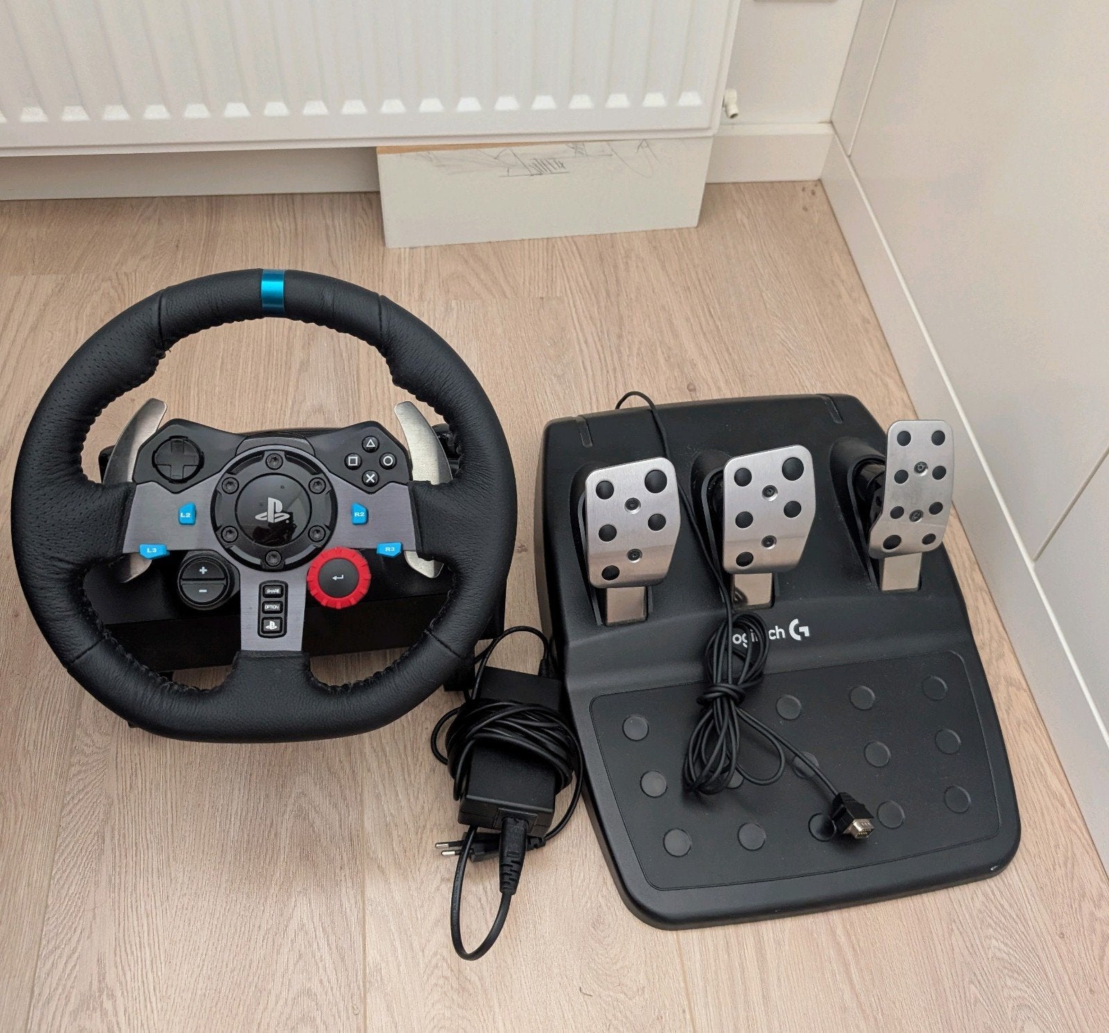 Logitech G29 racestuur Playstation & PC & evt 2 PS4 games, Ophalen, Met games, Zo goed als nieuw, Met 1 controller