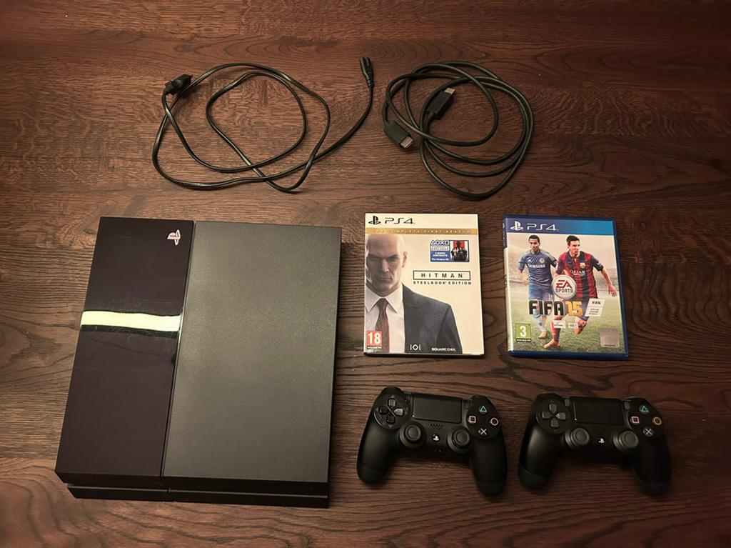 Playstation 4 + 2 Controllers + 2 Games, Spelcomputers en Games, Spelcomputers | Sony PlayStation 4, Ophalen, Met 2 controllers