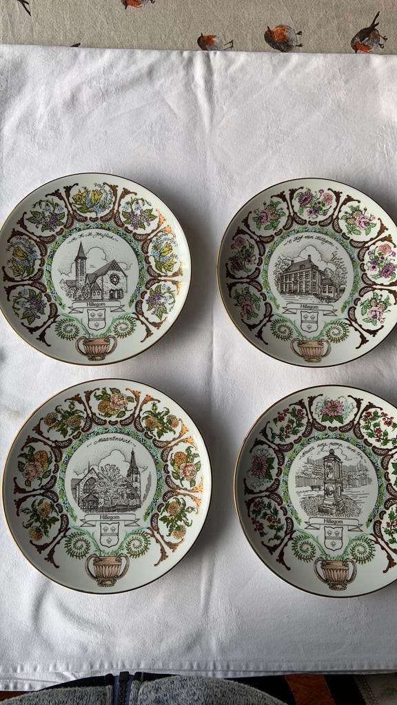 4 borden met standaard van Hillegom, Antiek en Kunst, Ophalen
