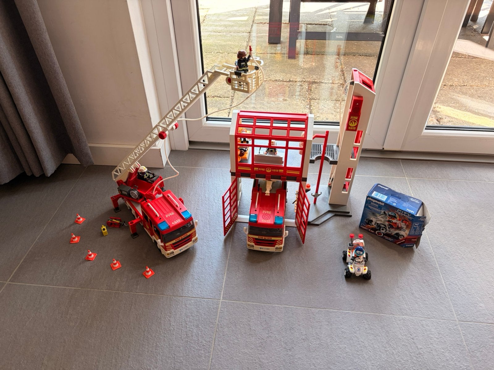 Playmobil Brandweer kazerne, 2 brandweerwagens en quad, Kinderen en Baby's, Ophalen, Gebruikt