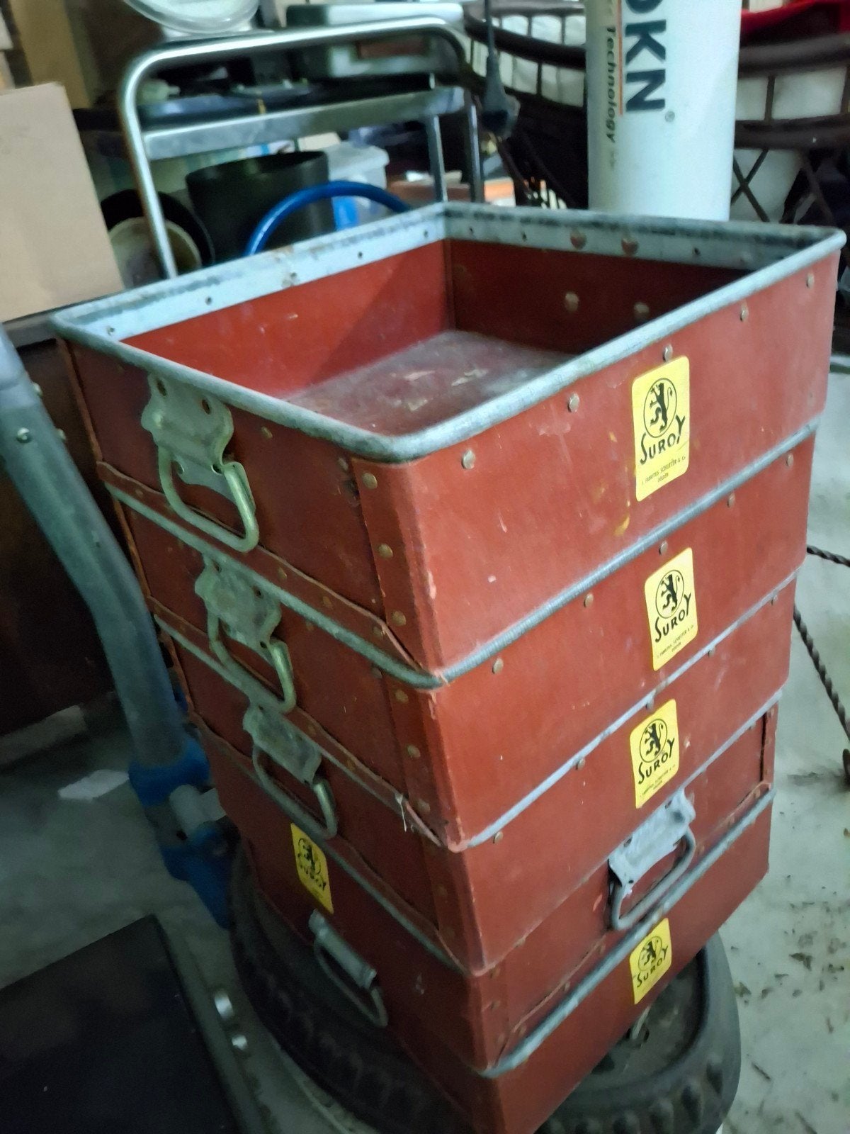 Set van 5 vintage Suroj stapelbakken - rood metaal, Ophalen