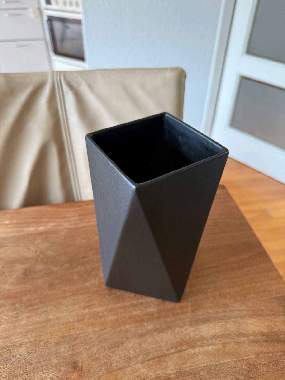 Zwarte vierkante ronde vaas 20 cm hoog 13 cm breed, Ophalen of Verzenden, Zo goed als nieuw, Zwart, 20 cm