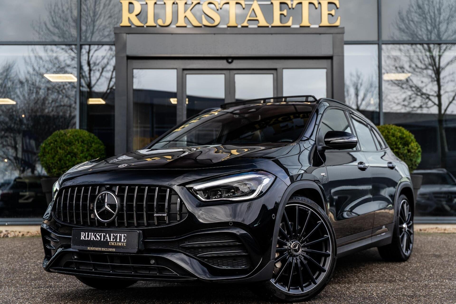 Mercedes GLA-klasse AMG 35 4MATIC|PANO|SFEER|MEMORY|ACC|21'', Auto's, Automaat, 4 cilinders, Met garantie (alle), Zwart