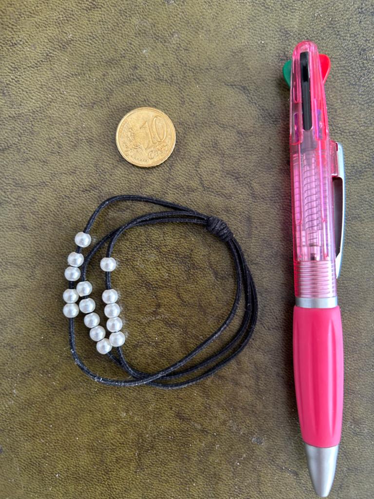 Zwart koord armband met witte parels, Ophalen, Overige materialen, Zwart, Zo goed als nieuw