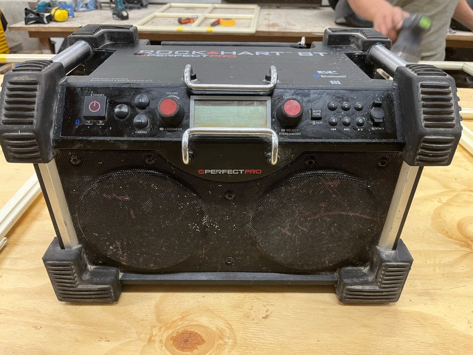 PerfectPro Rockhart BT Bouwradio - Bluetooth defect, Ophalen, Gebruikt, Bouwradio