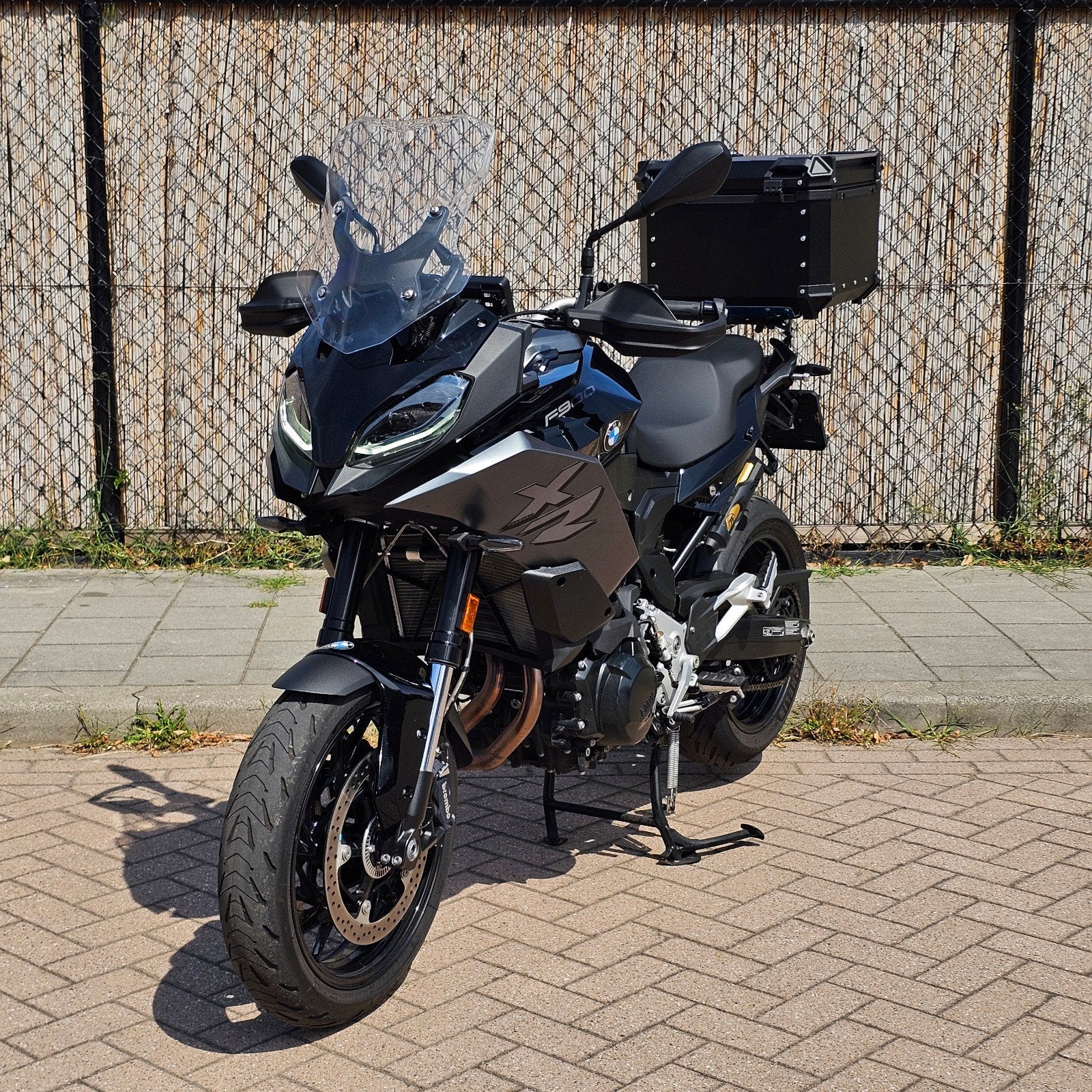BMW F900XR Triple Black 2023 | Full option | Garantie 5-2028, Motoren, Handvatverwarming, Bedrijf, Meer dan 35 kW, Toermotor