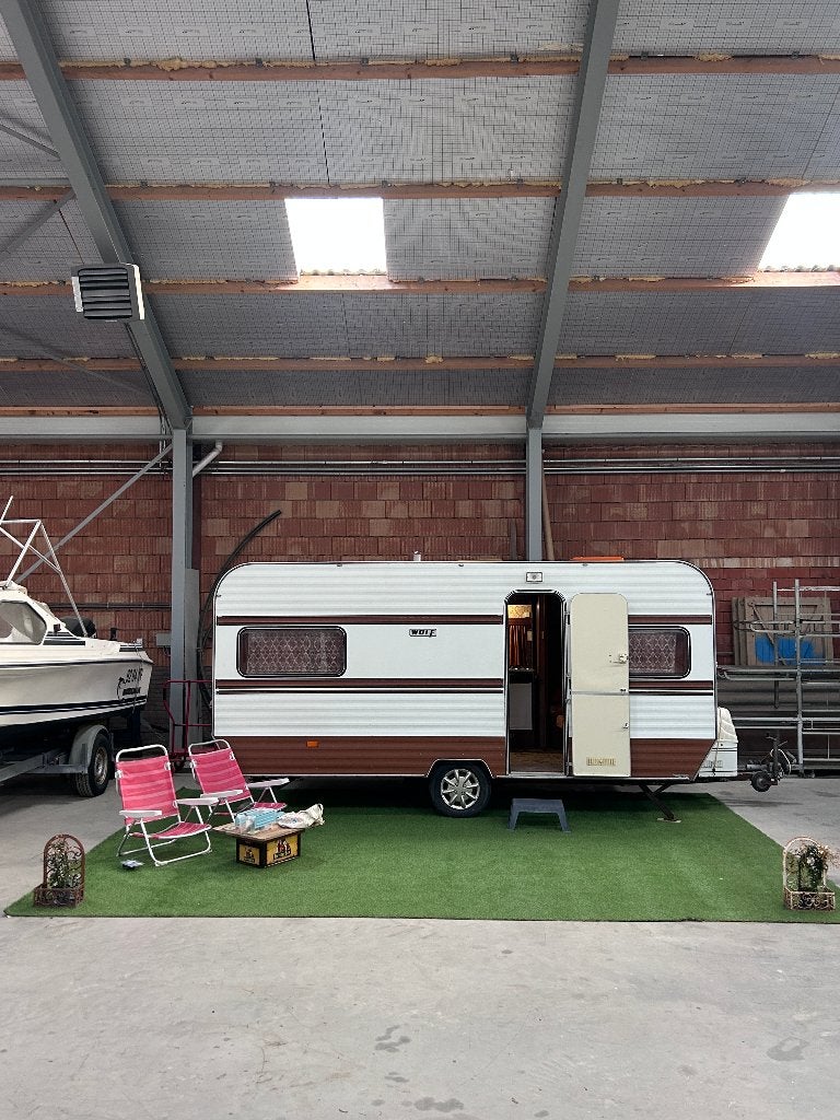 Vintage Wolf Caravan - Perfect voor Retro Avonturen!, Overige merken, Rondzit, Dwarsbed, 750 - 1000 kg