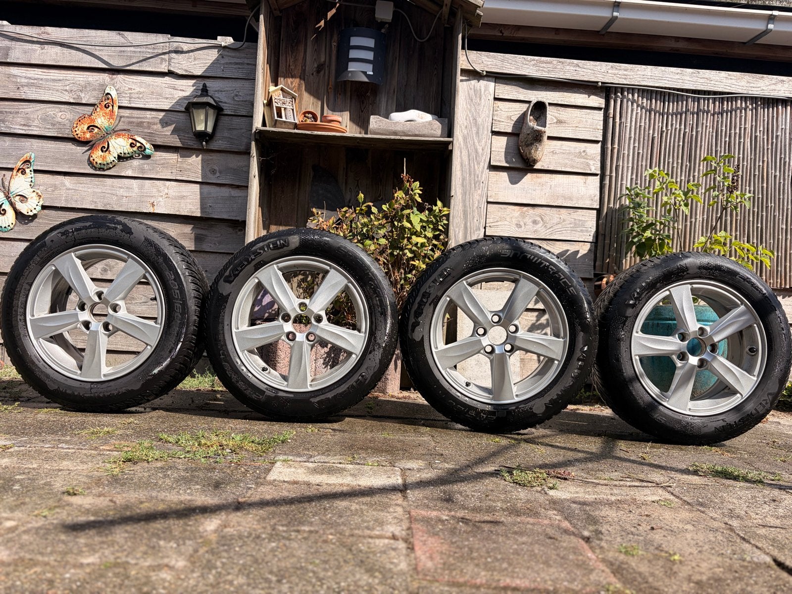 4x Volvo V40 16inch LMvelgen Vredestein Quatrac 5 205/60 R16, Ophalen, Gebruikt, 16 inch, Banden en Velgen