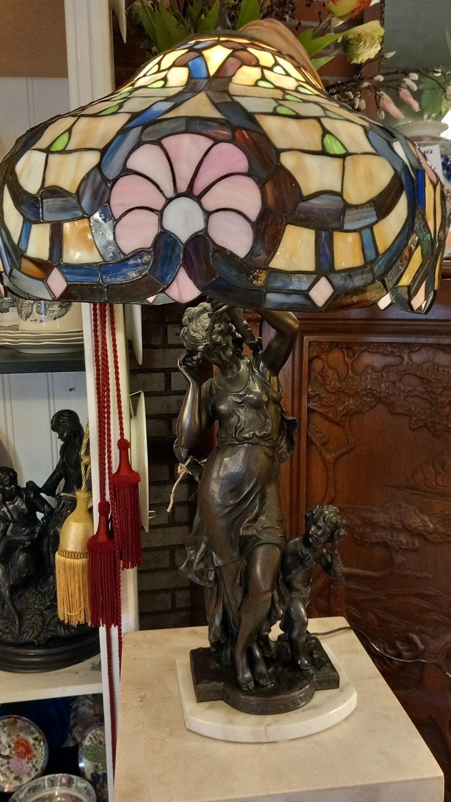 Antieke Tiffany Stijl Tafellamp met Bronzen Beeld, Ophalen