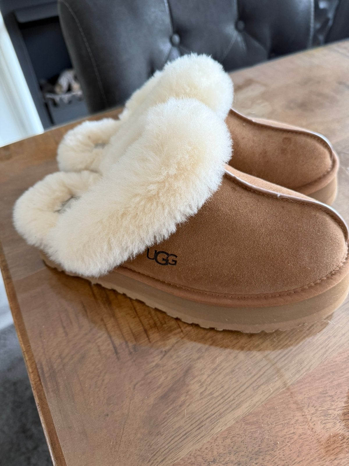 Uggs dames sloffen maat 38 NIEUWSTAAT, Kleding | Dames, Ophalen, Zo goed als nieuw, Pantoffels of Sloffen