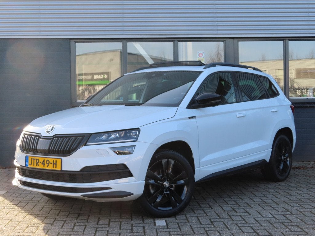 Skoda Karoq 1.5 TSI ACT Sportline Business DSG | pano dak |, Auto's, Skoda, 12 maanden, Stof, 4 cilinders, Wit