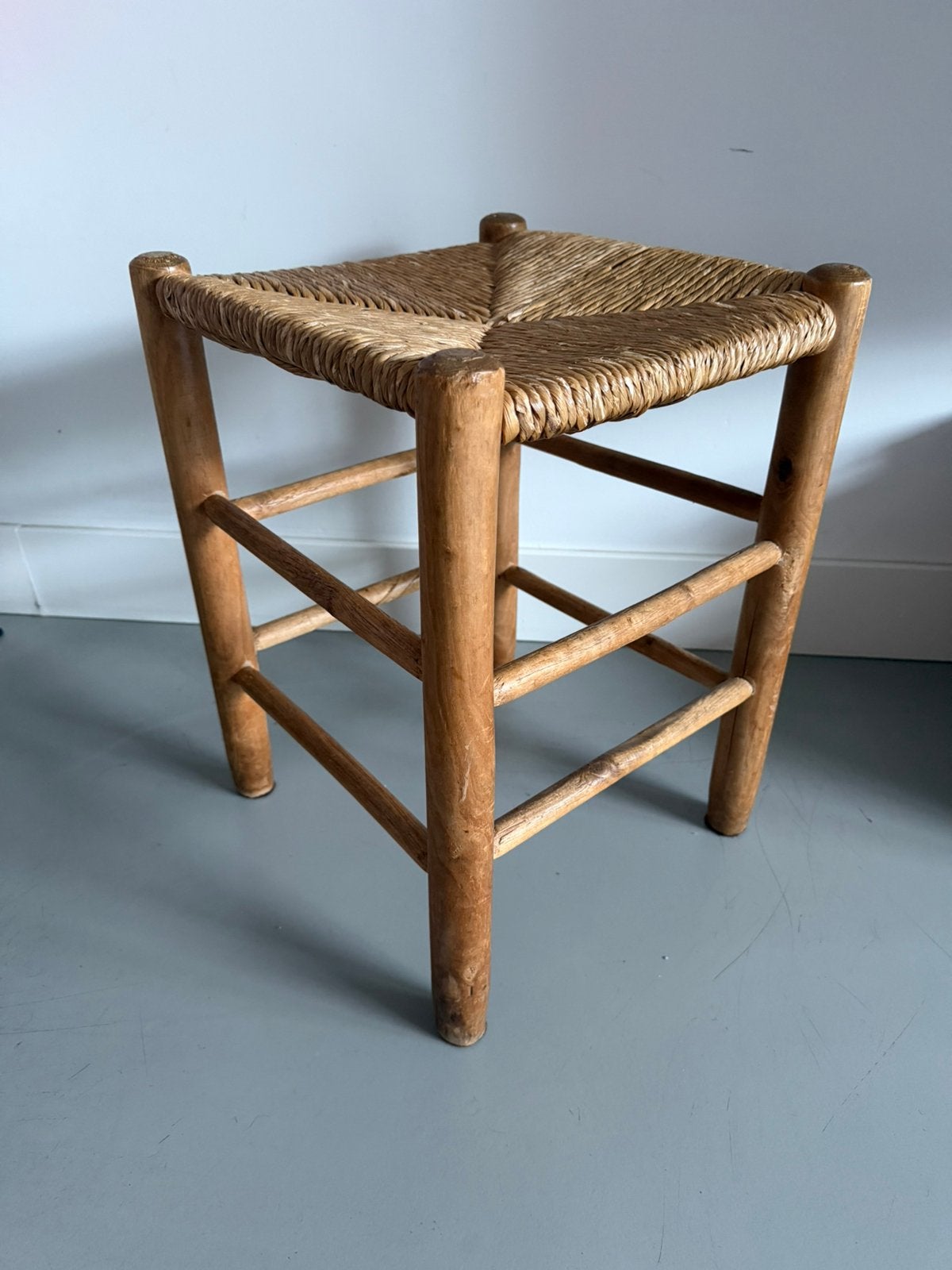 Vintage Charmant Charlotte Perriand   kruk 35x35x46, Ophalen of Verzenden, Zo goed als nieuw, Hout