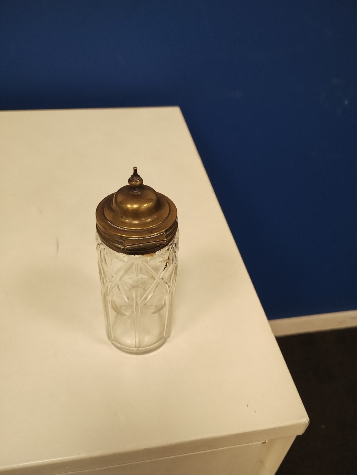 Antieke inktpot met glazen houder en messing deksel, Ophalen