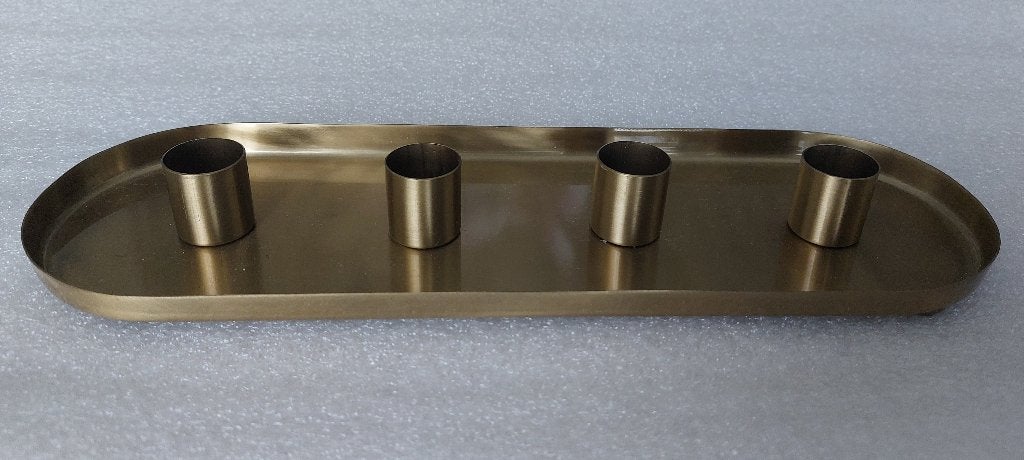 Kaarsenplateau voor 4 kaarsen. Messingkleur. Lengte: 30 cm., Ophalen of Verzenden, Zo goed als nieuw, Metaal, Kandelaar