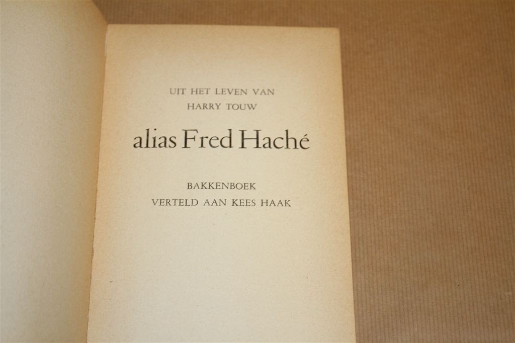 Uit het leven van Harry Touw alias Fred Haché., Ophalen of Verzenden, Gelezen, Personen