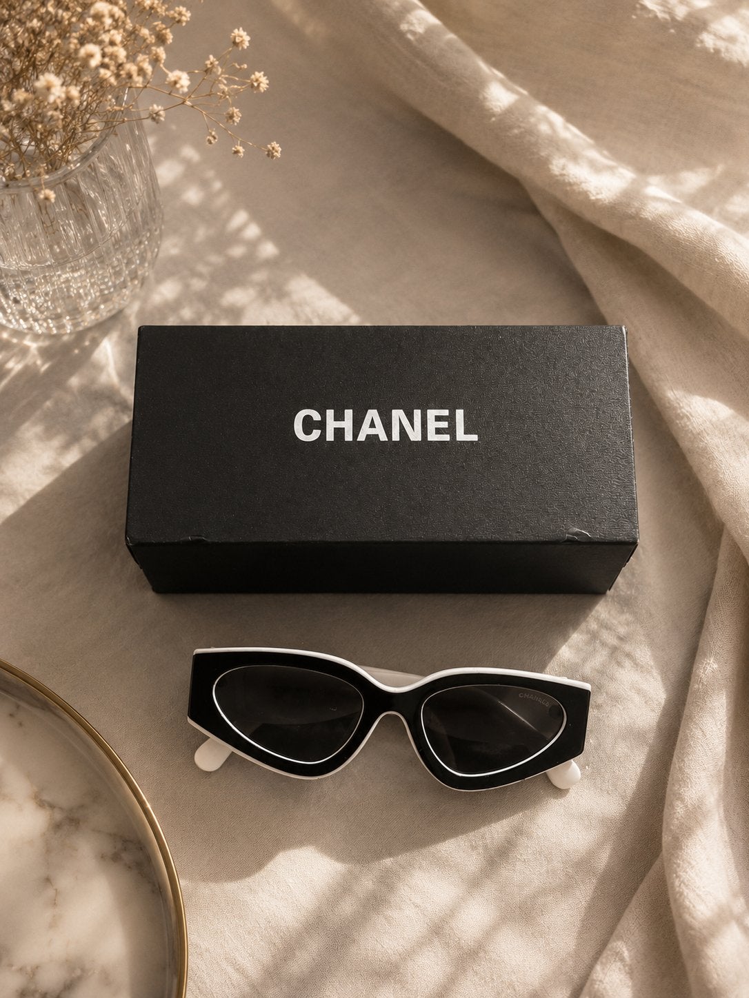 Chanel Zonnebril - Zwart/Wit met originele doos en etui, Overige merken, Zonnebril, Zwart, Nieuw