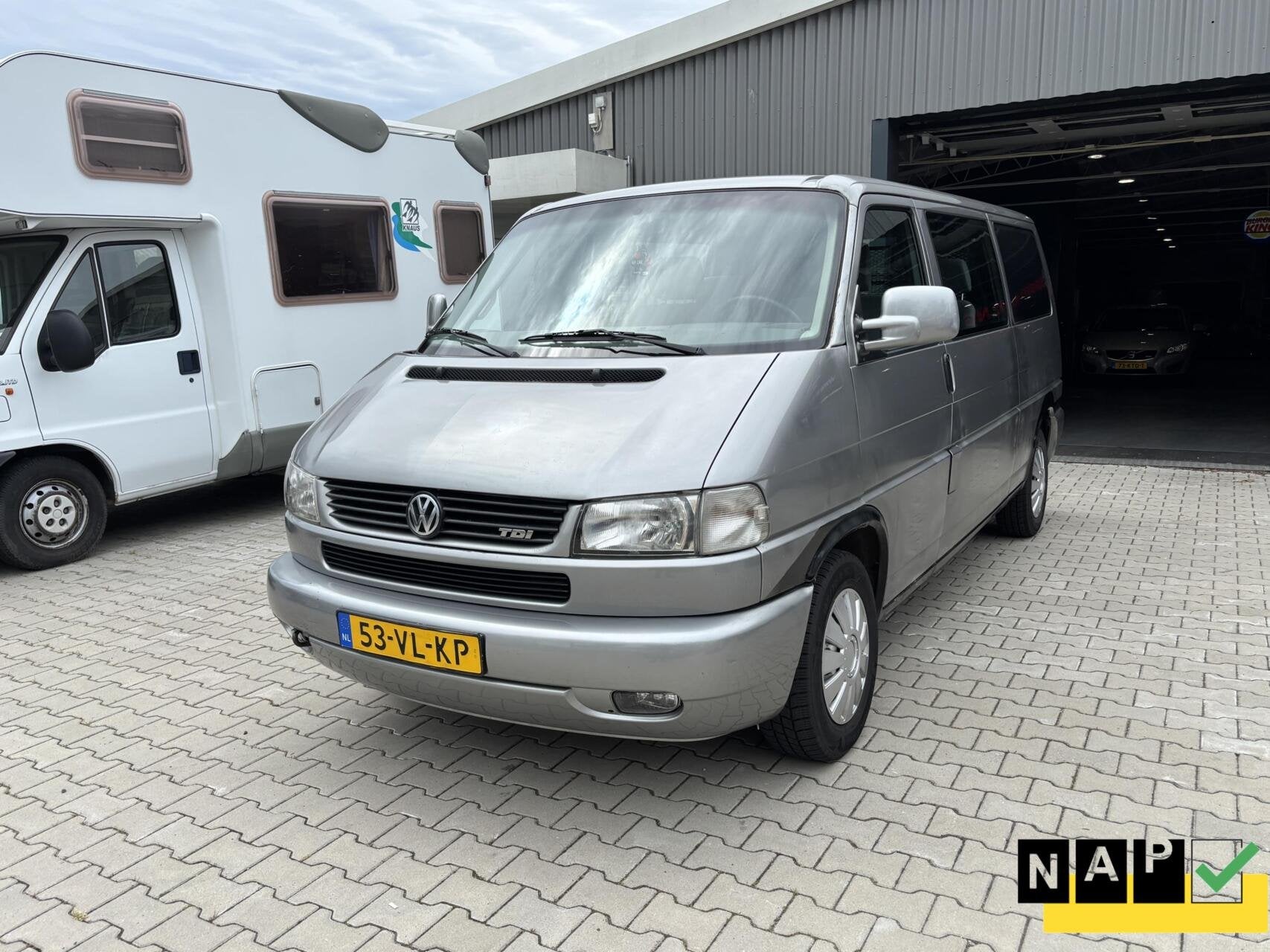 Volkswagen Transporter 2.5 TDI AUTOMAAT AIRCO invalide LIFT, Stof, Gebruikt, Volkswagen, Bedrijf
