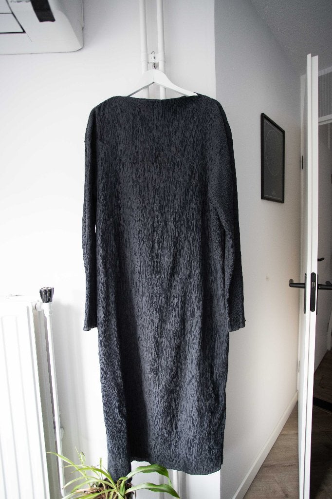 Donkergrijze lange jurk COS maat L, Kleding | Dames, Jurken, COS, Maat 42/44 (L), Ophalen of Verzenden, Zo goed als nieuw
