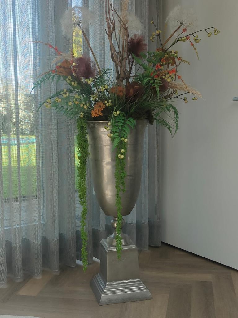Grote aluminium vaas met kunstbloemen, Ophalen, Overige materialen, Gebruikt, Overige kleuren