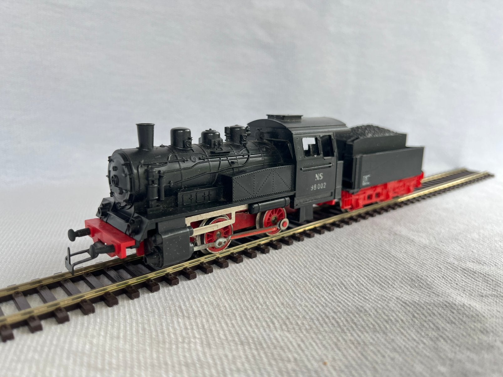 Piko NS 98002 stoomlocomotief met tender H0 (1), Hobby en Vrije tijd, Modeltreinen | H0, Gebruikt, NS, Gelijkstroom, Locomotief