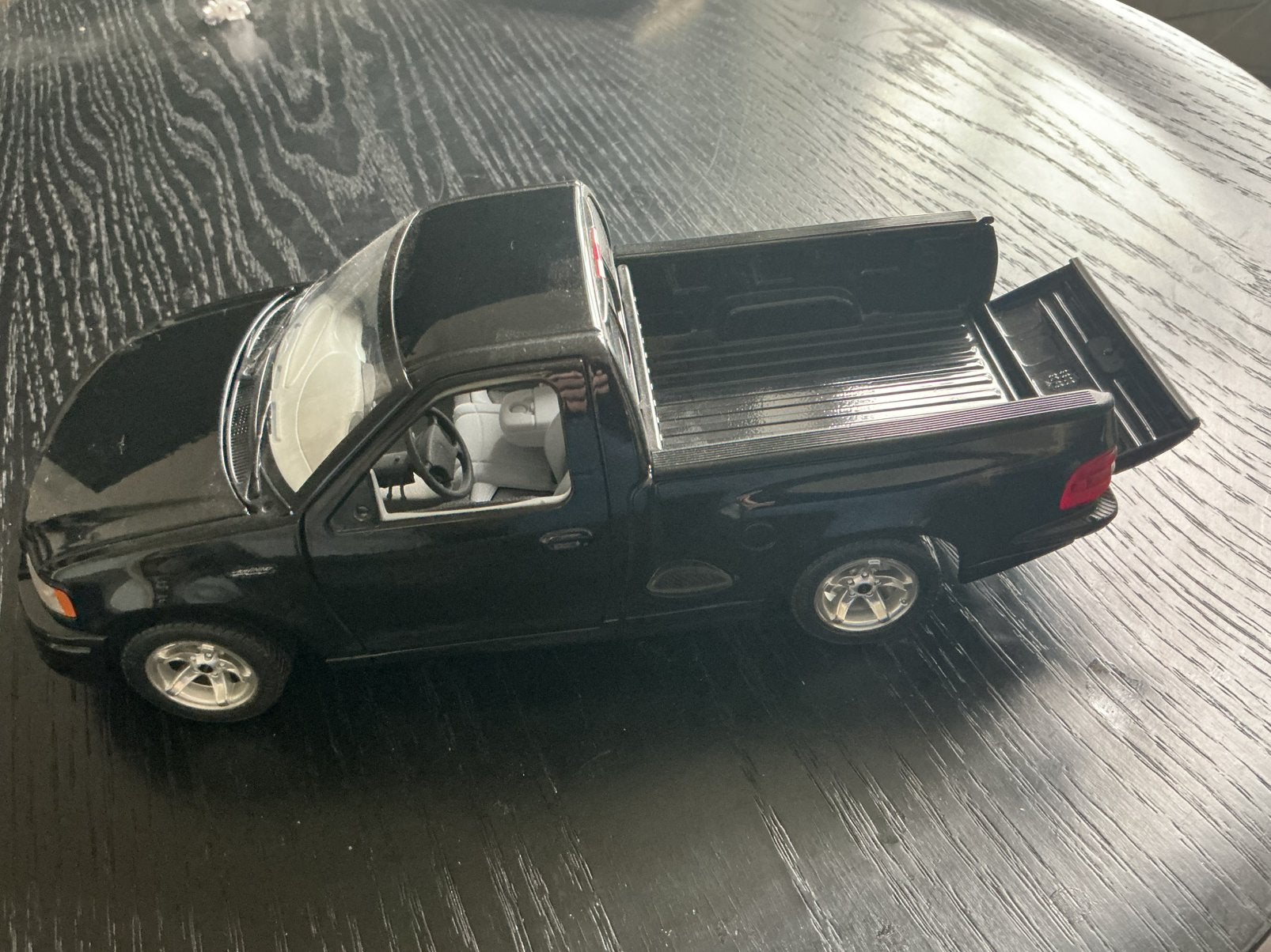 Maisto Ford F-150 SVT Lightning Modelauto Zwart/ 1.18, Ophalen, Zo goed als nieuw, Auto, Maisto