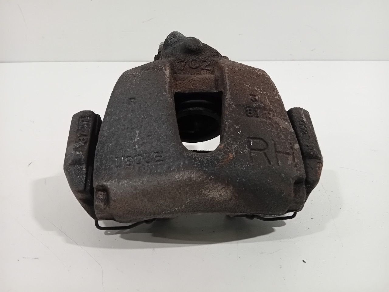 Remklauw rechts voor Ford EcoSport, Onderdelen@venauto.nl, Van der Ven Autorecycling B.V., Gebruikt, Ettenseweg 76, 4706 PB Roosendaal, The Netherlands