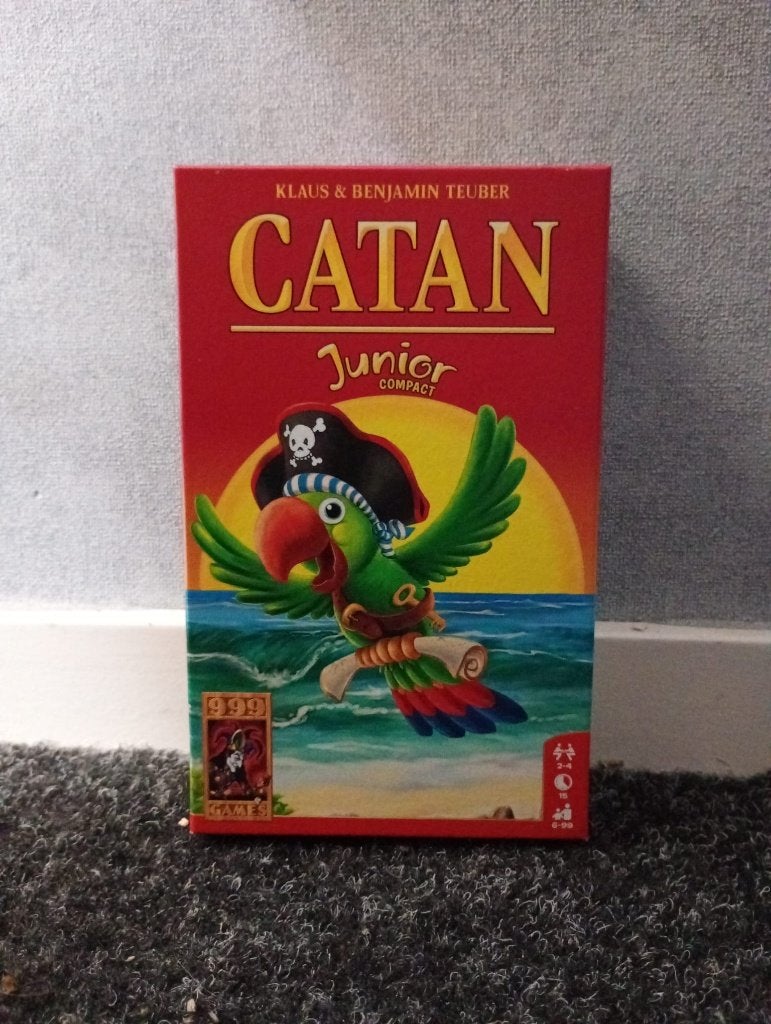 Catan Junior Compact Bordspel - Zo goed als nieuw, Hobby en Vrije tijd, Gezelschapsspellen | Bordspellen, Een of twee spelers