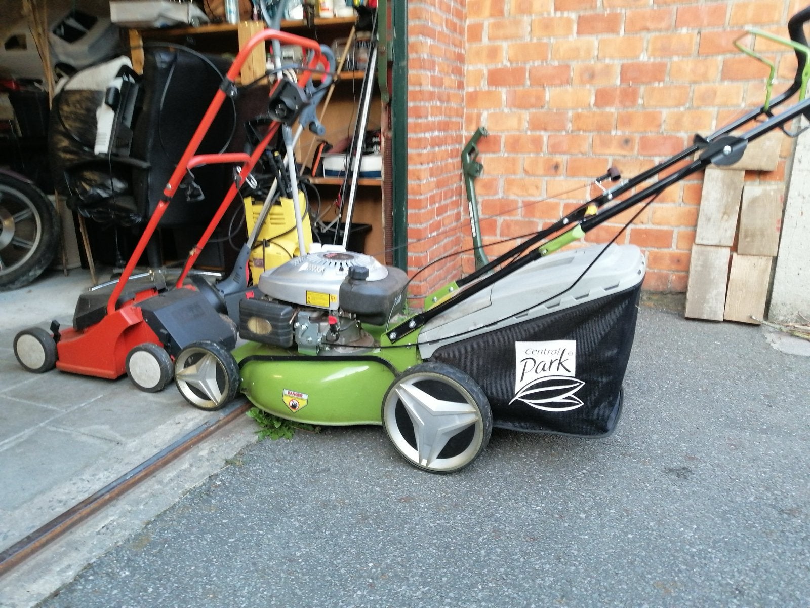 Grasmaaier Central Park en elektrische grasmaaier, Ophalen, Cirkelmaaier, Gebruikt, 40 t/m 49 cm